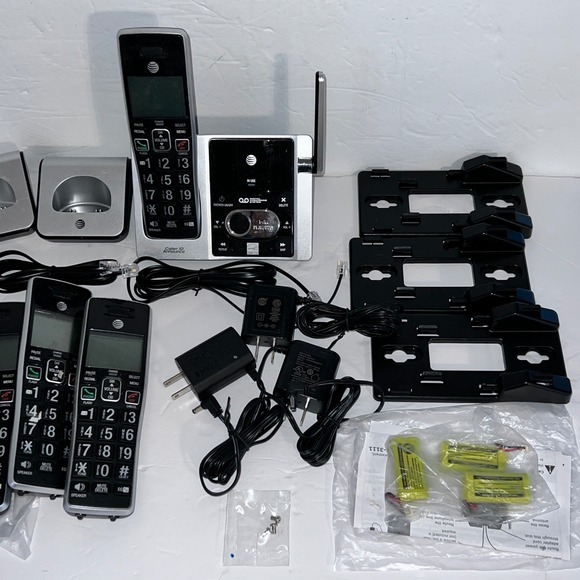 AT&T CL82213‎ Cordless Phone System & Handsets LOT FOR PARTS - Picture 4 of 11